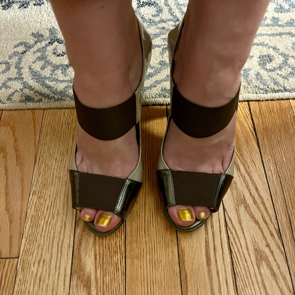 BCBG MaxAzria color block heels - Picture 8 of 11